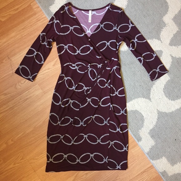Gills mid length burgundy dress with chain design - Picture 2 of 4